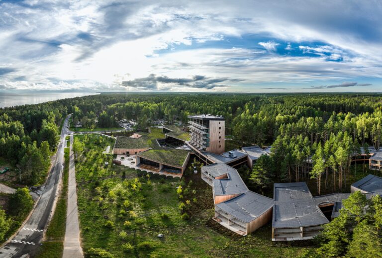 Wide drone panorama: the approach road, the Kurro Spa buildings and the ring-shaped wing, Lake Peipus on the horizon